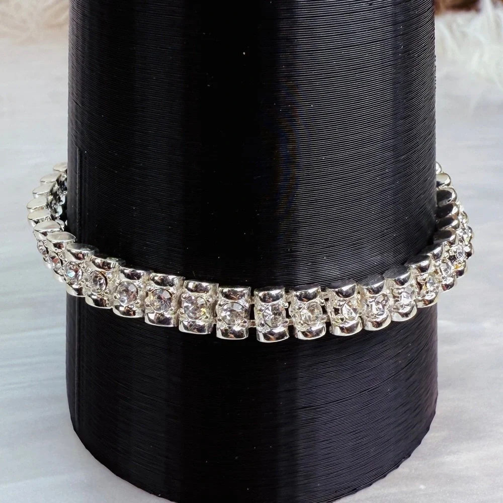 Vintage Silvertone crystal clear bling weighted tennis bracelet